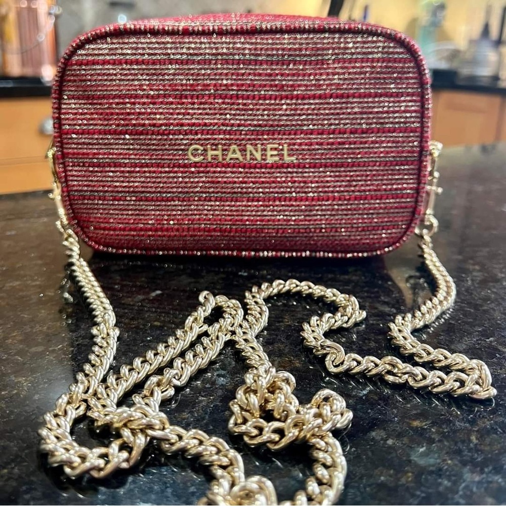 CHANEL Absolute Allure Set Holiday 2023 Cosmetic Pouch - Picture 11 of 12
